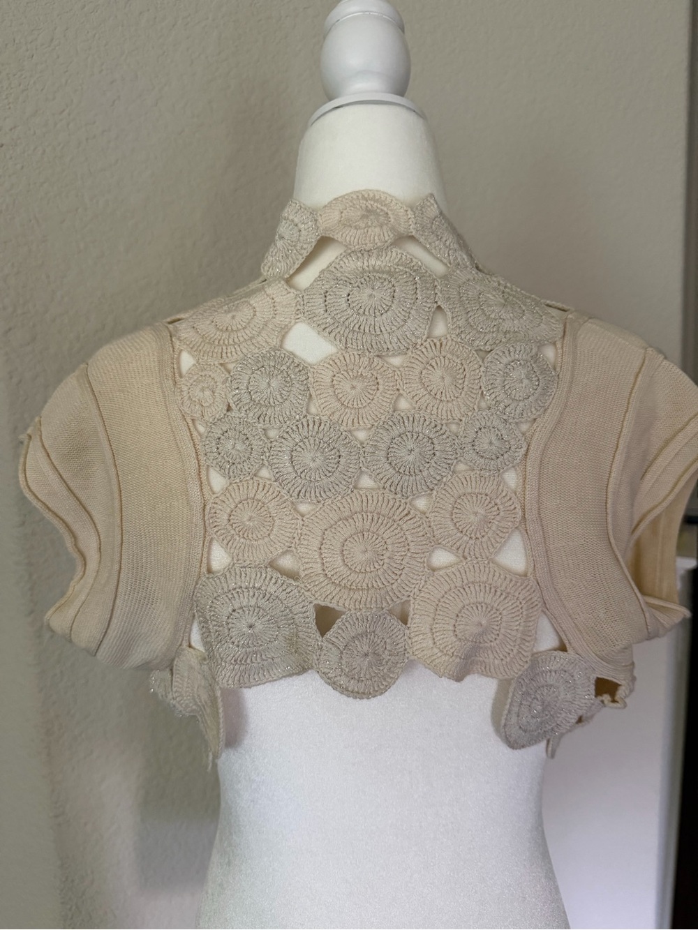 Anthropologie Moth Cream Crochet Lace Silk Bolero Shrug Cardigan M - Picture 3 of 4